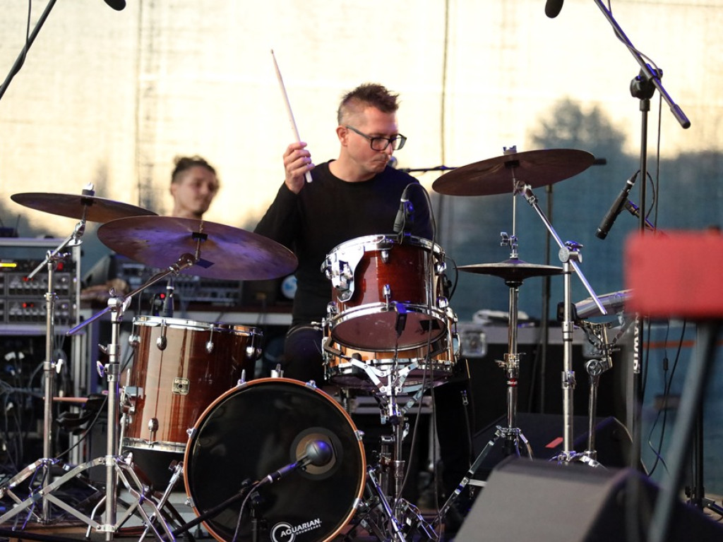 Jazz na Bulwarze Nadodrzańskim przy zachodzie słońca
