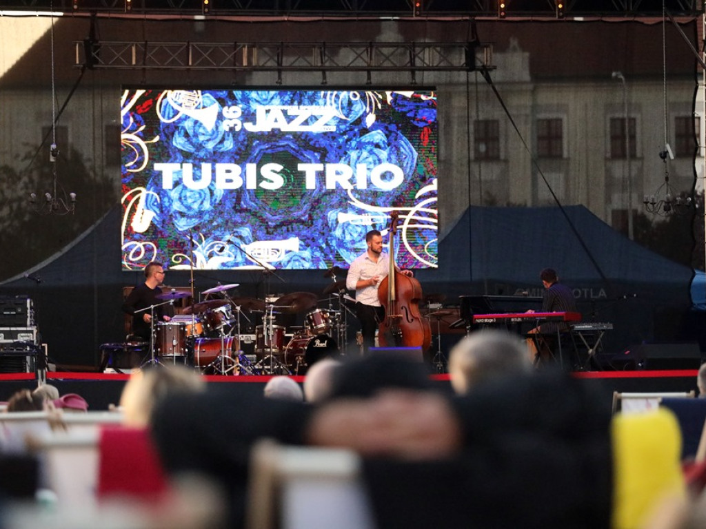 Jazz na Bulwarze Nadodrzańskim przy zachodzie słońca