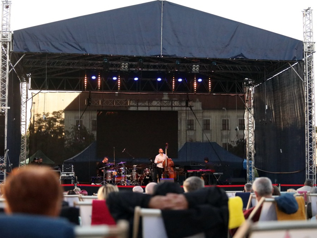 Jazz na Bulwarze Nadodrzańskim przy zachodzie słońca