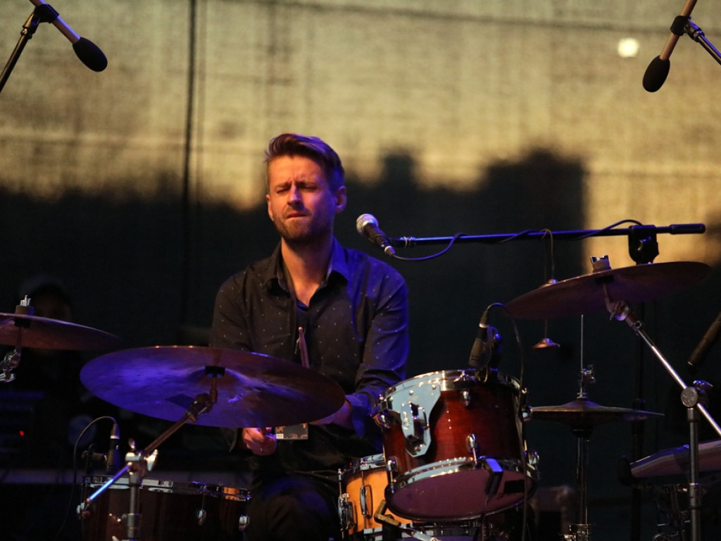 Jazz na Bulwarze Nadodrzańskim przy zachodzie słońca