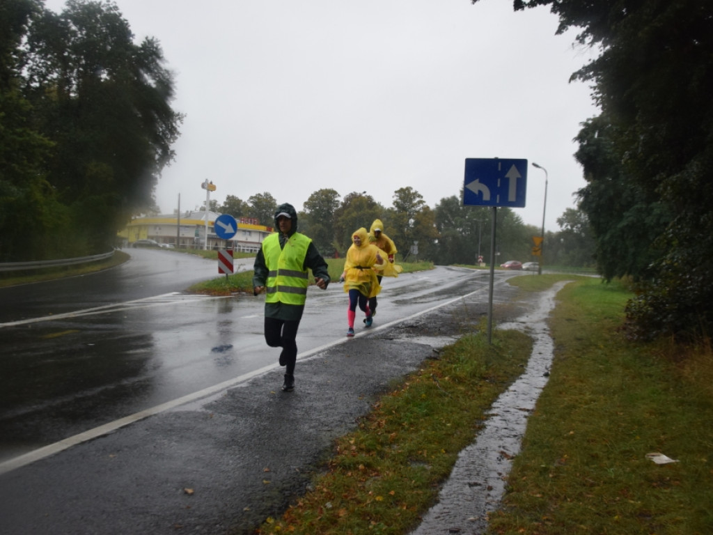 Przed nimi ponad 300 km w biegu! Wszystko dla Joasi
