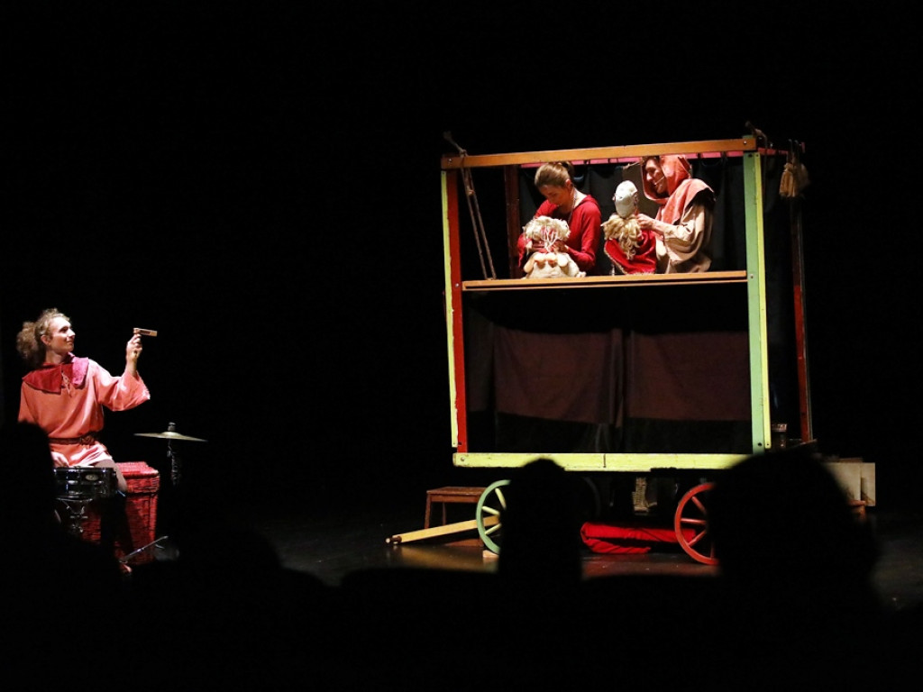 Spektakl dla dzieci w głogowskim teatrze na zdjęciach