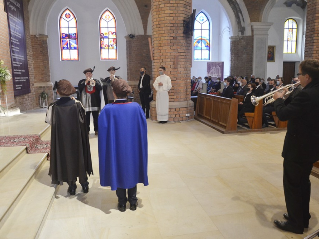Historyczne wydarzenie! Biskup przywrócił Kapitułę Kolegiacką