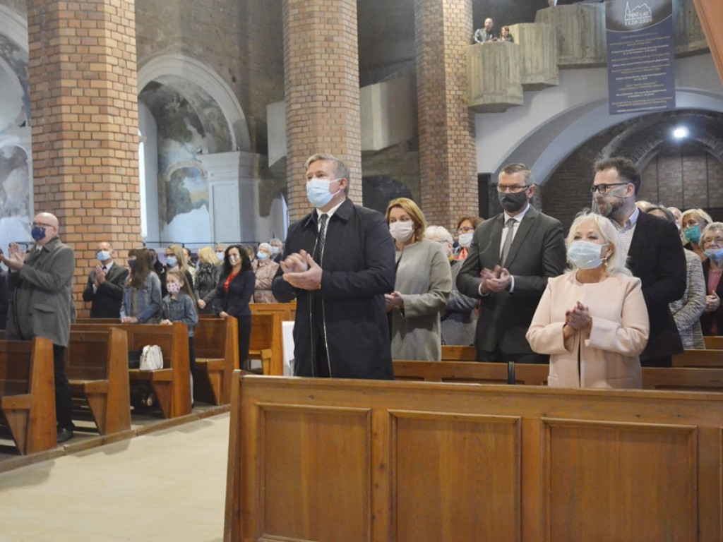 Historyczne wydarzenie! Biskup przywrócił Kapitułę Kolegiacką