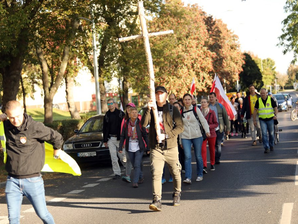Patriotyczna pielgrzymka do Jakubowa. Modlą się o Polskę