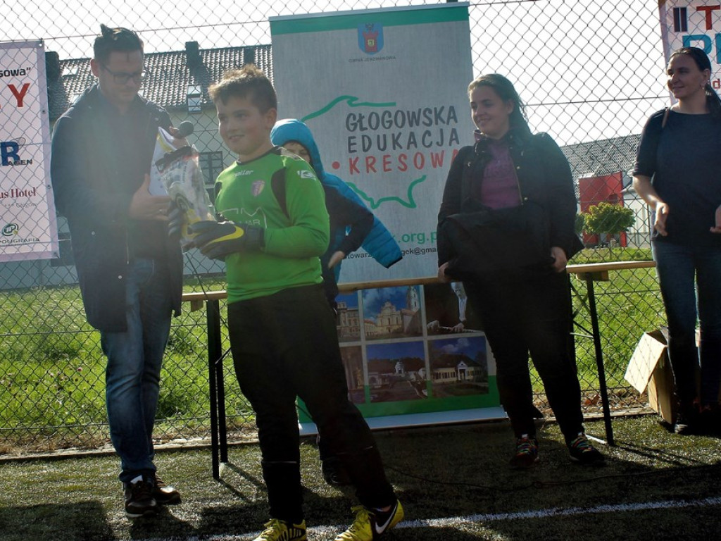 Udany turniej w Jerzmanowej i puchary od Głogowskiej Edukacji Kresowej