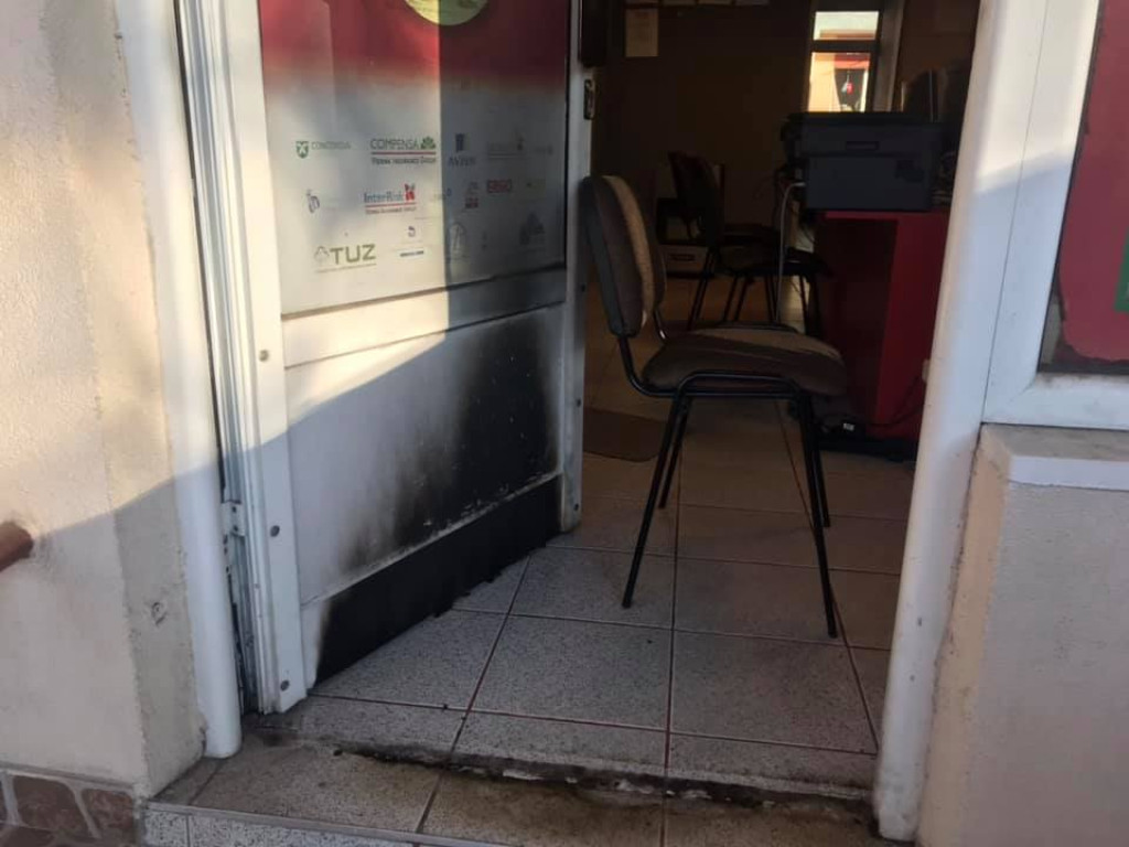 Przypadek, czy celowe działanie? Pożar w biurze radnego Andrzeja Radomskiego. Policja prowadzi dochodzenie