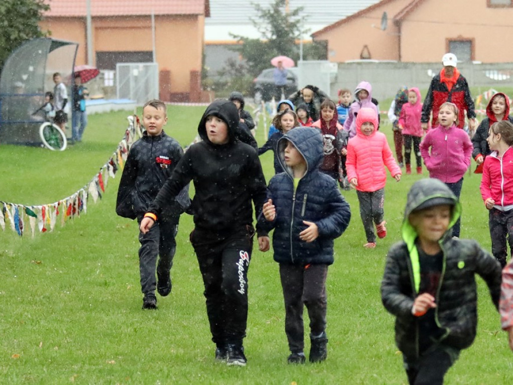 Radość na mecie była ogromna! Jesienne Biegi Przełajowe w Kotli