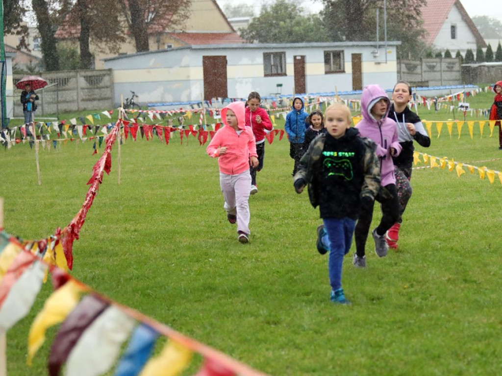 Radość na mecie była ogromna! Jesienne Biegi Przełajowe w Kotli