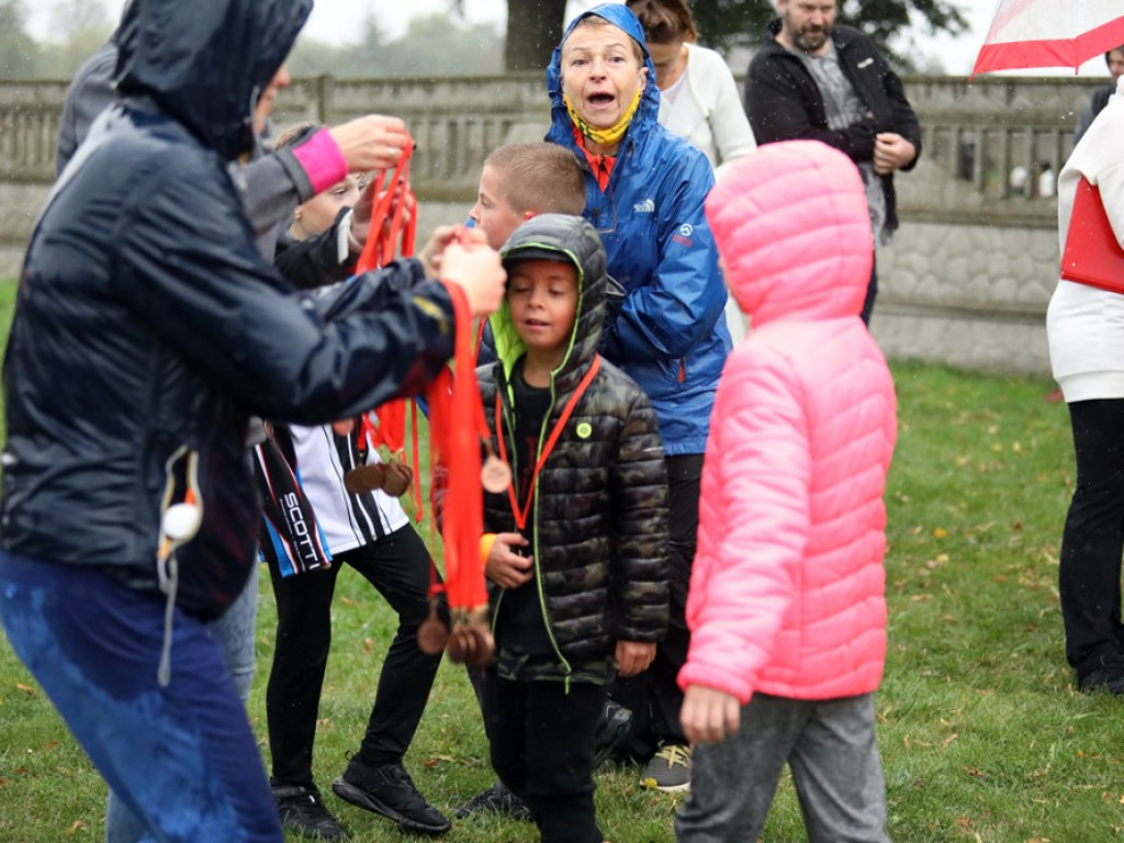 Radość na mecie była ogromna! Jesienne Biegi Przełajowe w Kotli