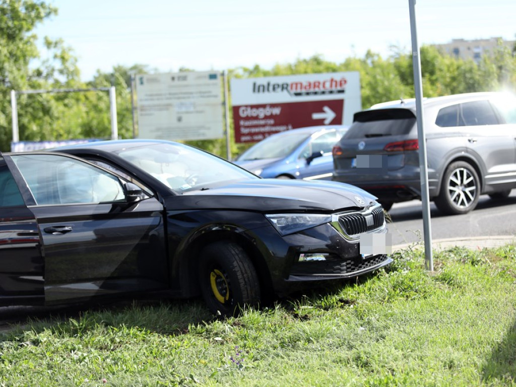 Nie zatrzymała się i wymusiła pierwszeństwo. Dwie osoby poszkodowane