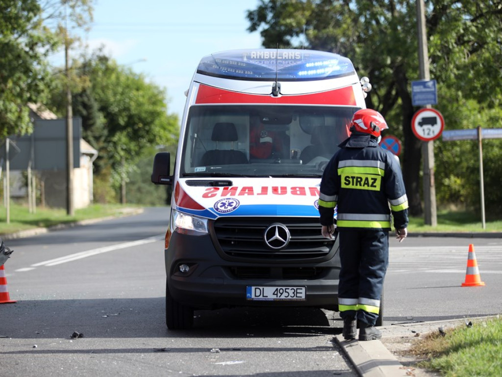 Nie zatrzymała się i wymusiła pierwszeństwo. Dwie osoby poszkodowane