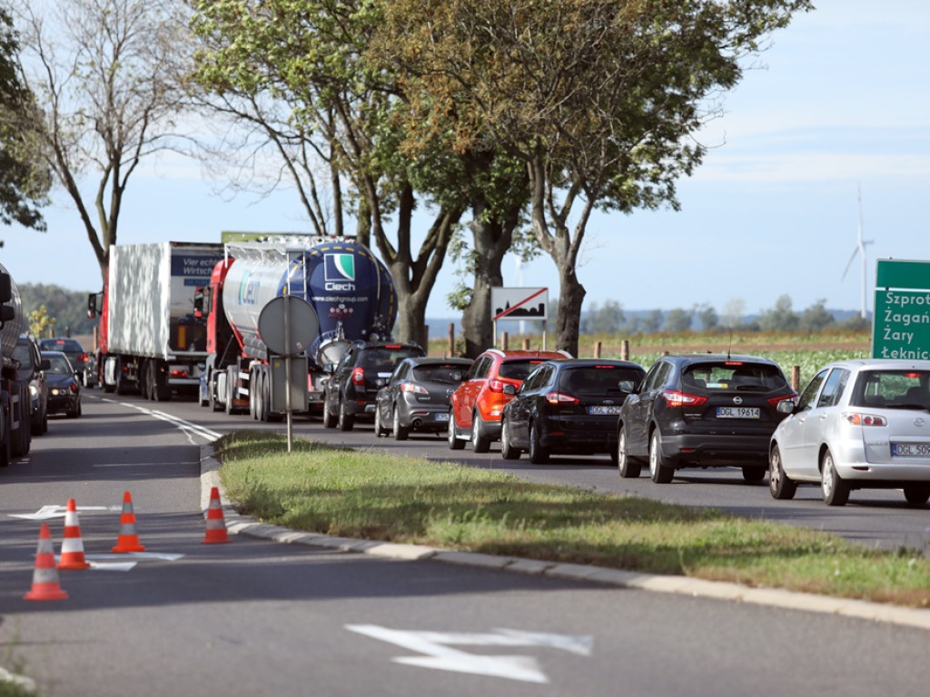 Nie zatrzymała się i wymusiła pierwszeństwo. Dwie osoby poszkodowane