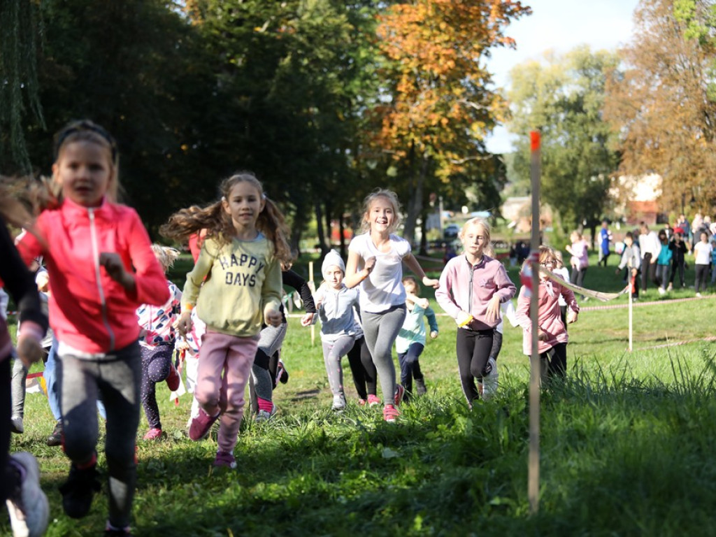 Każdy był zwycięzcą! Jesienne Biegi Przełajowe w Jerzmanowej