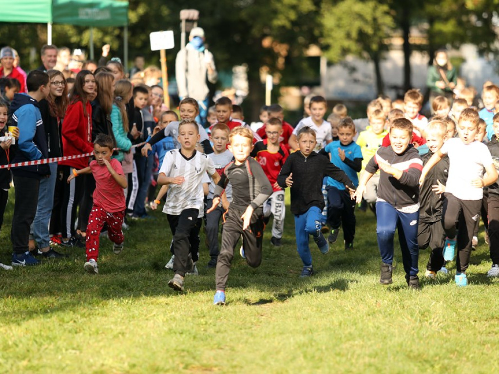 Każdy był zwycięzcą! Jesienne Biegi Przełajowe w Jerzmanowej