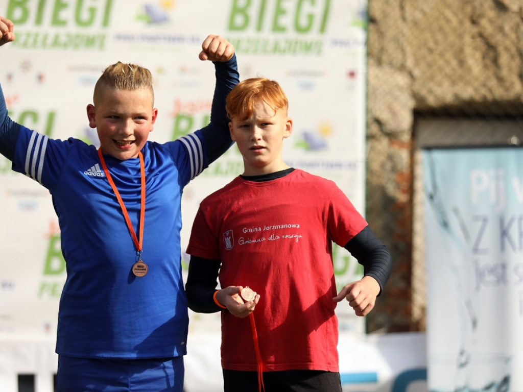 Każdy był zwycięzcą! Jesienne Biegi Przełajowe w Jerzmanowej