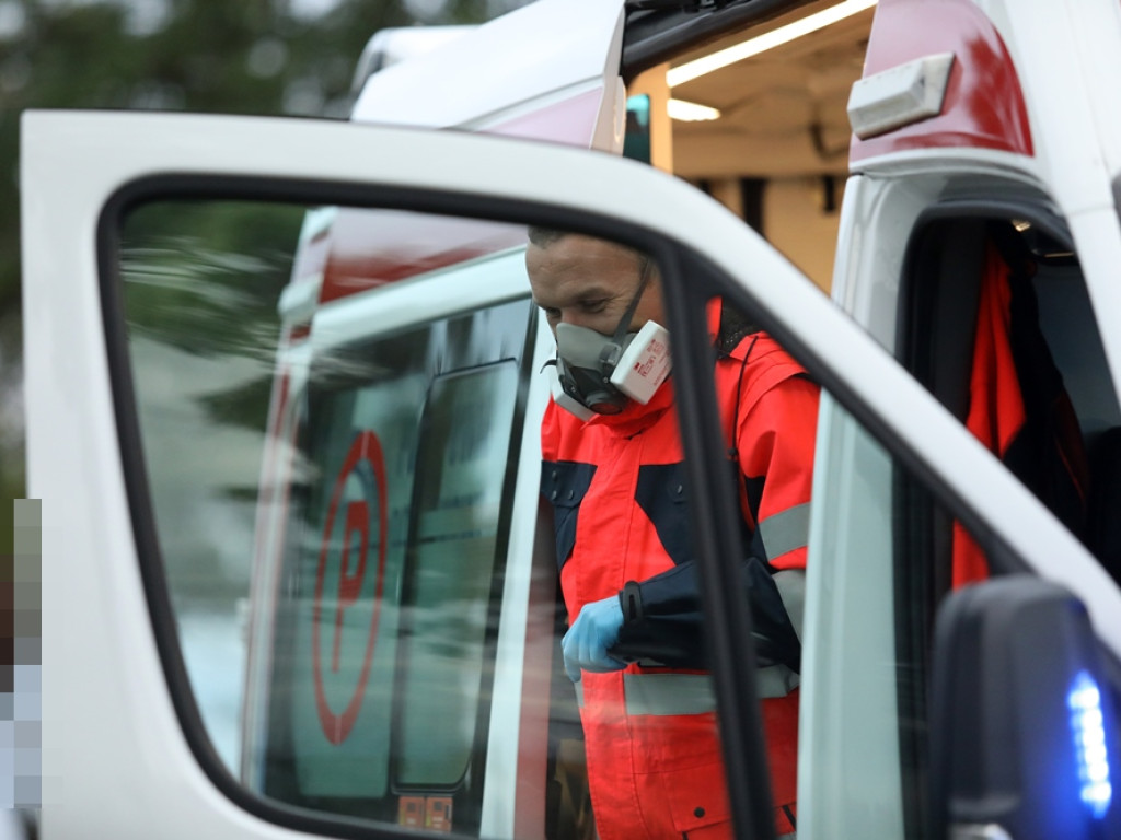 Auto w rowie koło Borku! 35-latka trafiła do szpitala