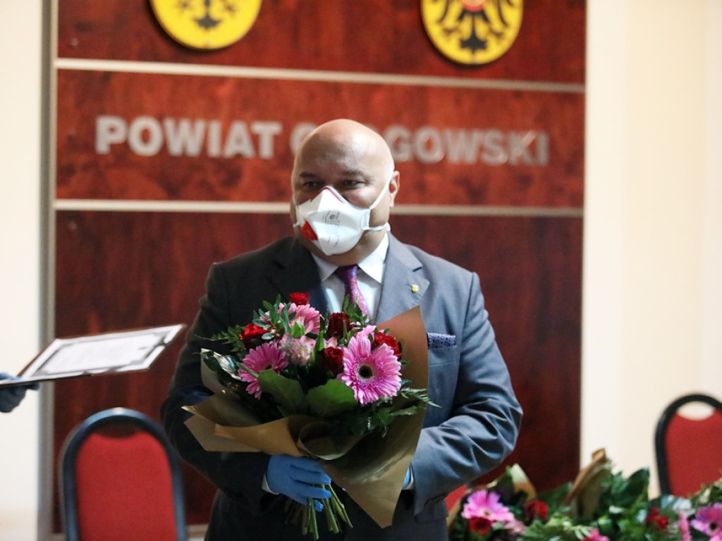 Dzień Edukacji Narodowej w maseczkach i rękawiczkach