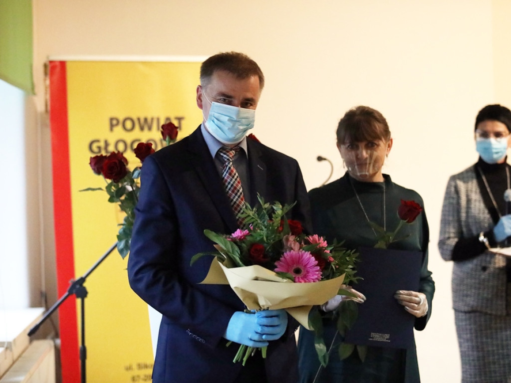 Dzień Edukacji Narodowej w maseczkach i rękawiczkach
