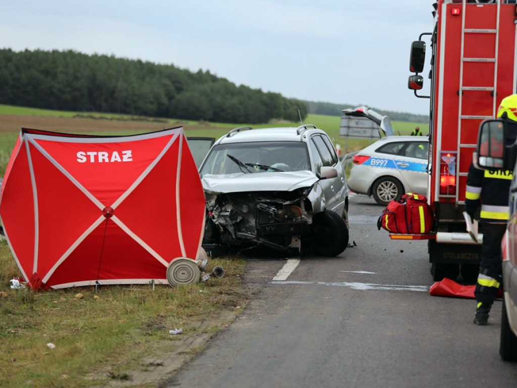 Śmiertelny wypadek. Kobieta zginęła na miejscu. Cztery kolejne osoby poszkodowane