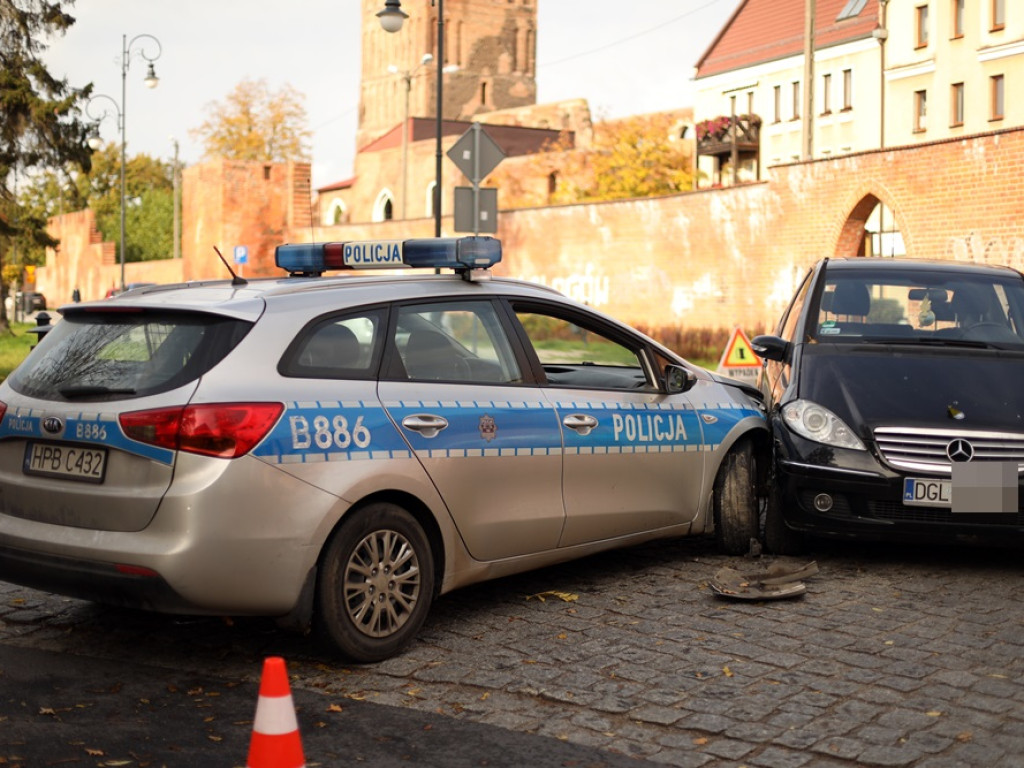 Jak doszło do kolizji z udziałem policji? Są poszkodowani