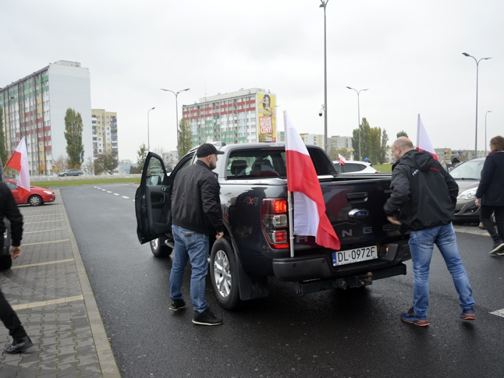 Samochodowa parada z okazji Święta Niepodległości