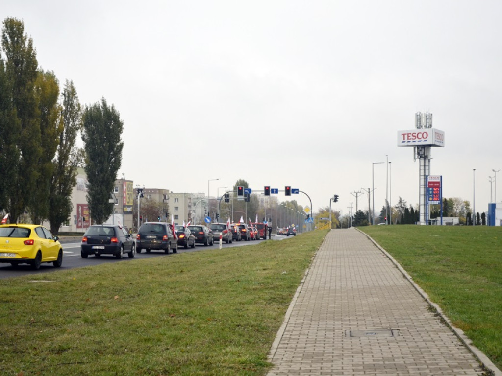 Samochodowa parada z okazji Święta Niepodległości