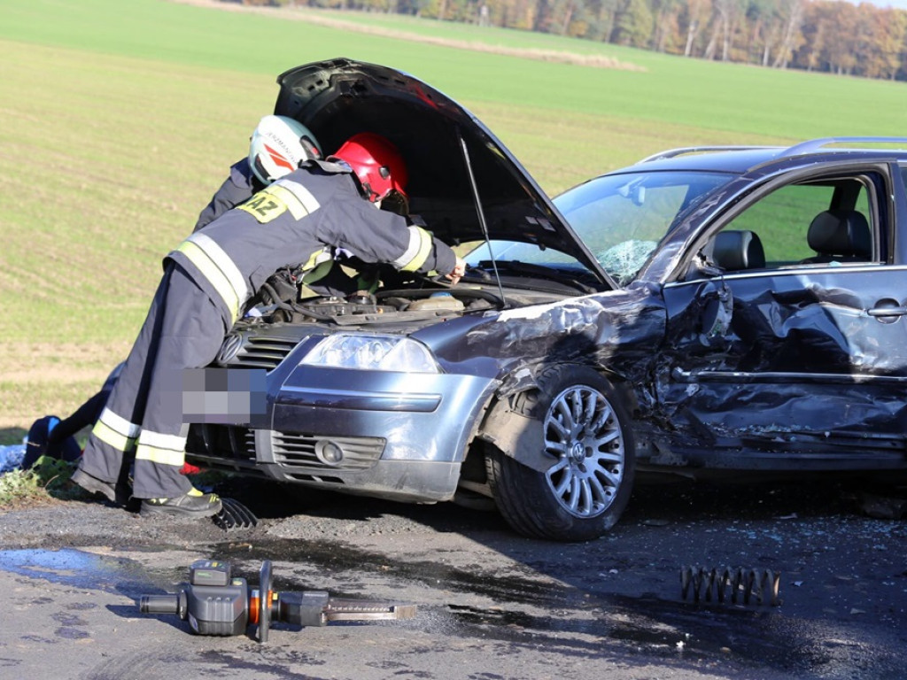 Zderzenie dwóch aut w Jerzmanowej. Jedna osoba w szpitalu