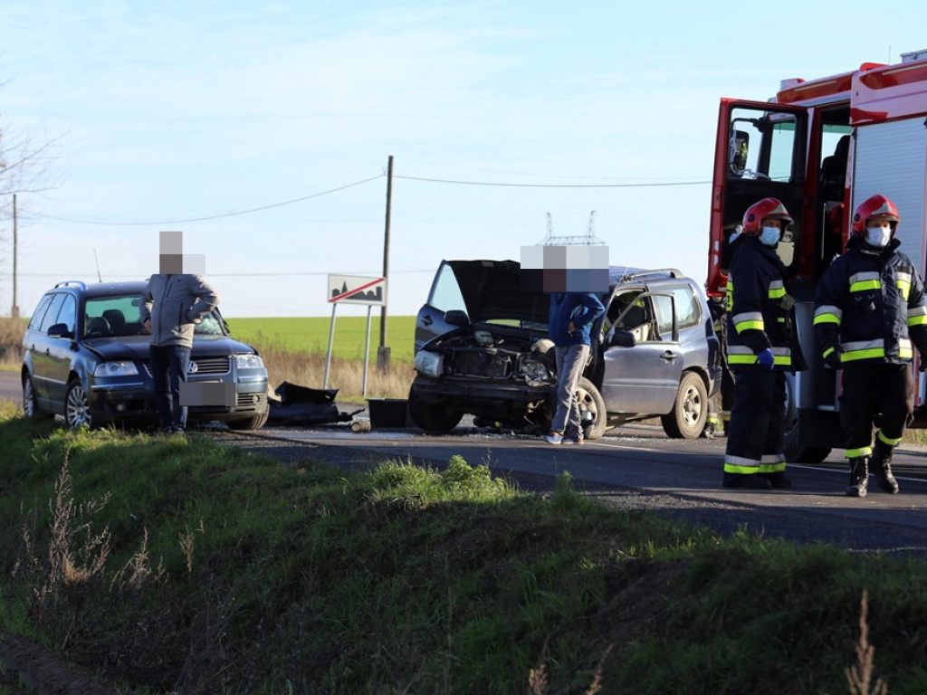 Zderzenie dwóch aut w Jerzmanowej. Jedna osoba w szpitalu