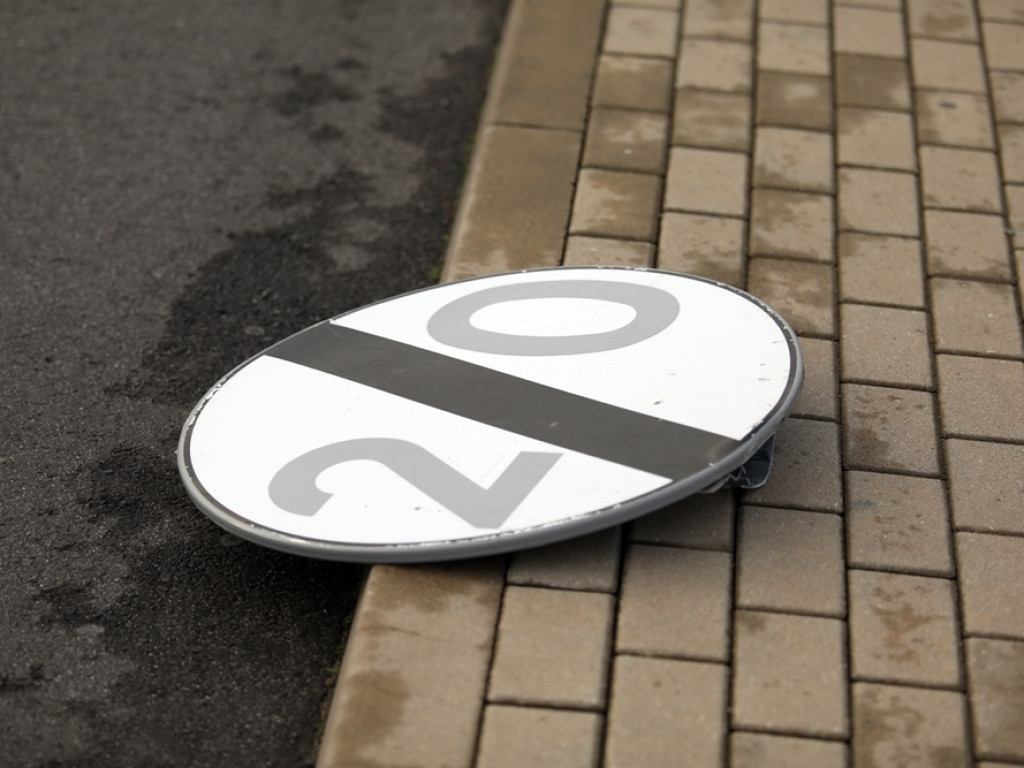 BMW wymusiło pierwszeństwo. Matka i 6-letnie dziecko w szpitalu