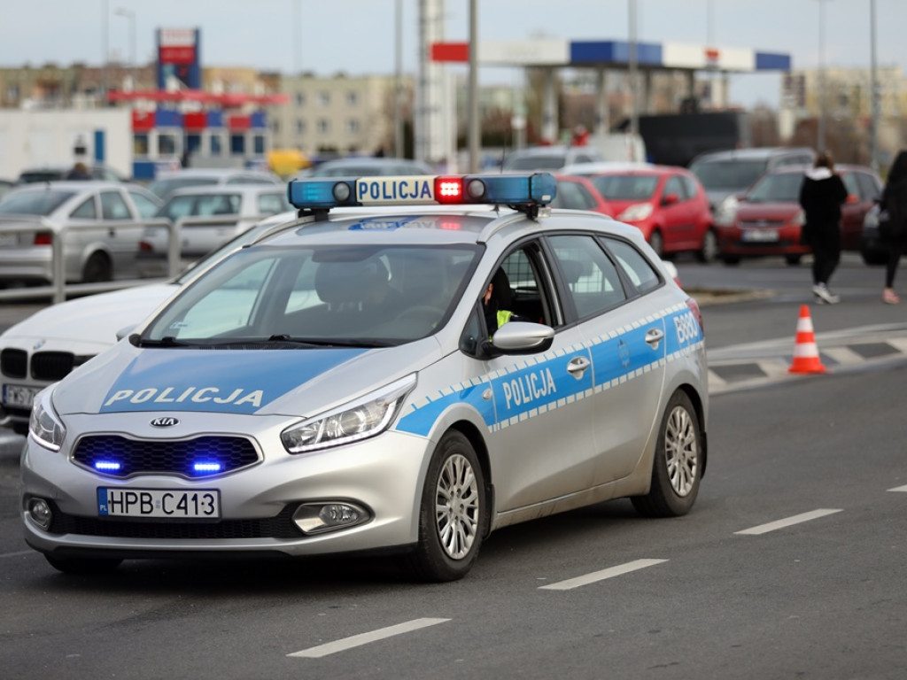 BMW wymusiło pierwszeństwo. Matka i 6-letnie dziecko w szpitalu