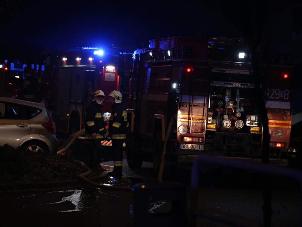Pożar mieszkania w bloku przy ul Łokietka. Sąsiedzi mówią, że doszło do wybuchu