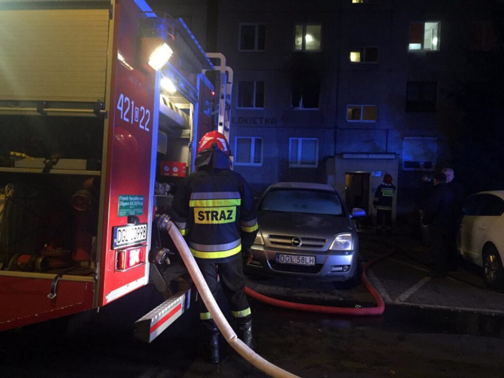 Pożar mieszkania w bloku przy ul Łokietka. Sąsiedzi mówią, że doszło do wybuchu