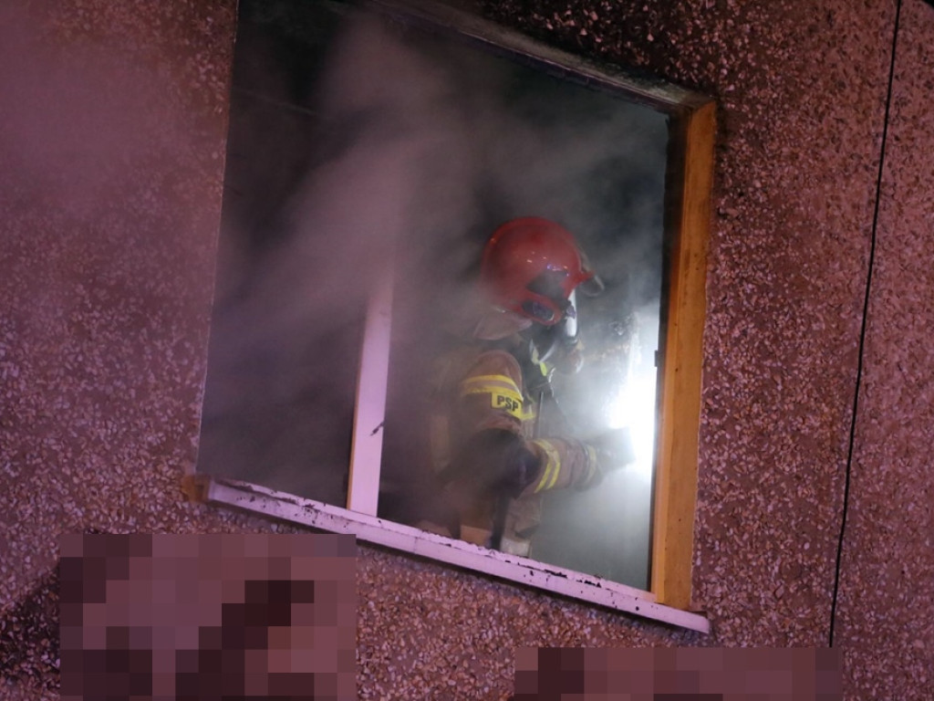 Pożar mieszkania w bloku przy ul Łokietka. Sąsiedzi mówią, że doszło do wybuchu