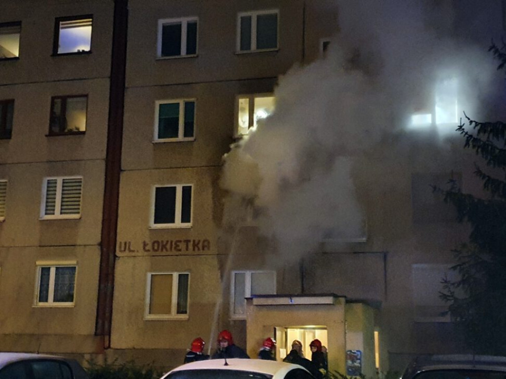 Pożar mieszkania w bloku przy ul Łokietka. Sąsiedzi mówią, że doszło do wybuchu
