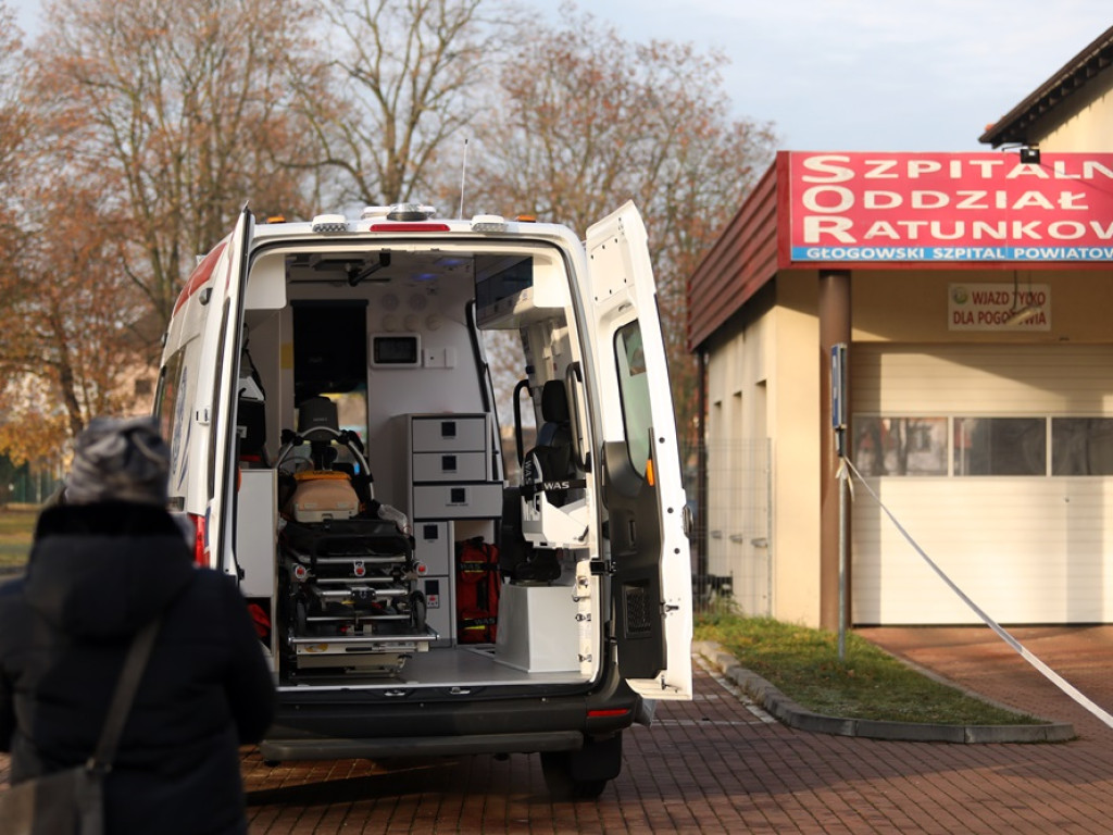 Nowa karetka dla szpitala w Głogowie. Złożyły się lokalne samorządy