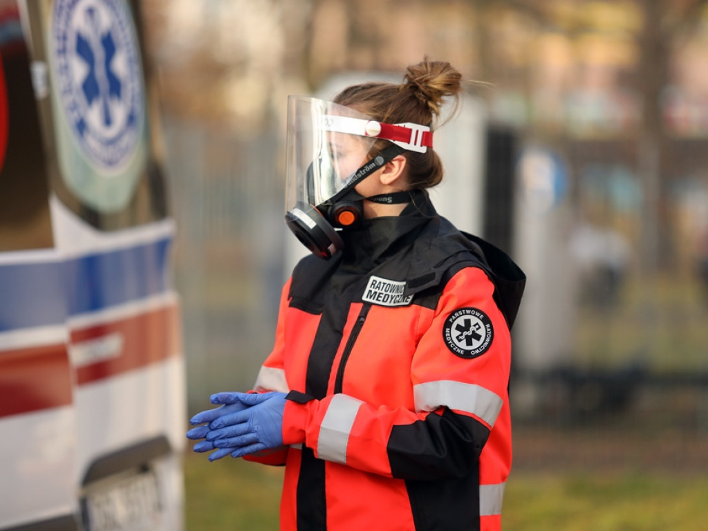 Nowa karetka dla szpitala w Głogowie. Złożyły się lokalne samorządy