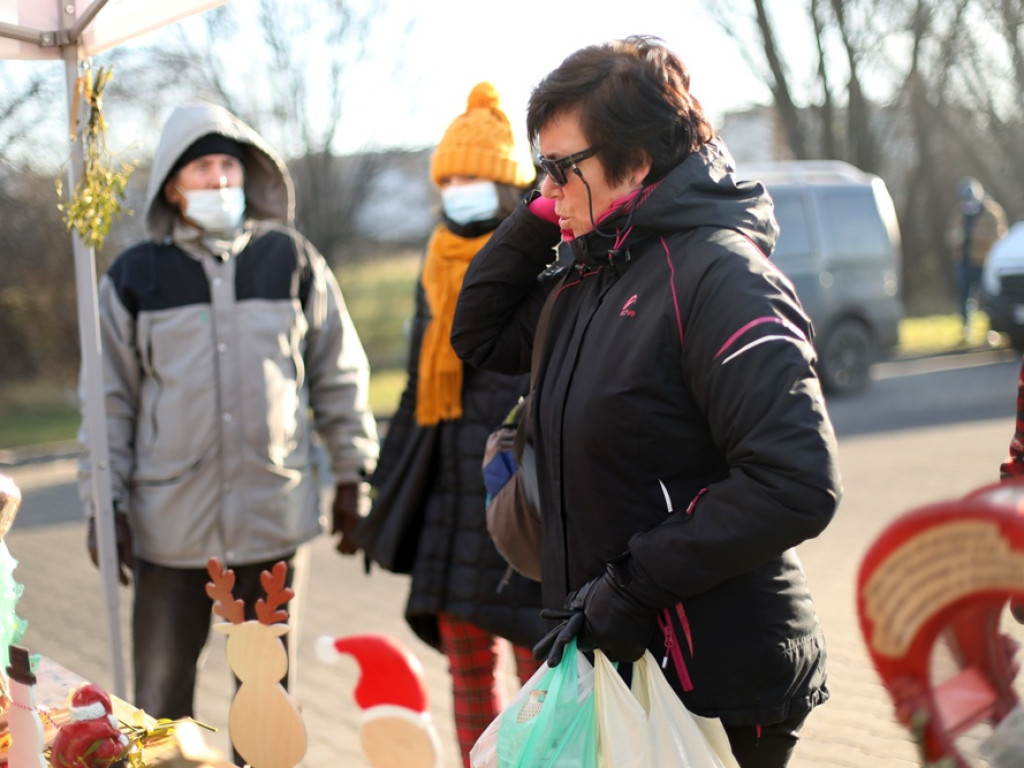 Kiermasz fundacji na targowisku! Prezenty od więźniów z Rawicza