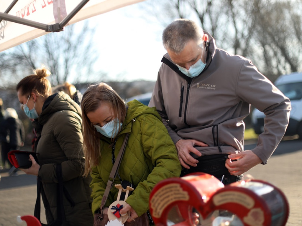 Kiermasz fundacji na targowisku! Prezenty od więźniów z Rawicza