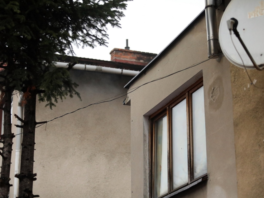 Pożar w centrum miasta. Sąsiedzi zobaczyli gęsty dym i wezwali pomoc