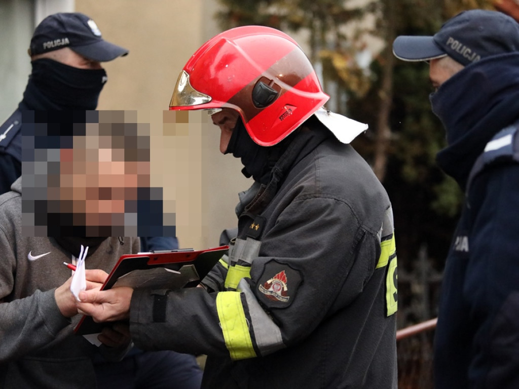 Pożar w centrum miasta. Sąsiedzi zobaczyli gęsty dym i wezwali pomoc
