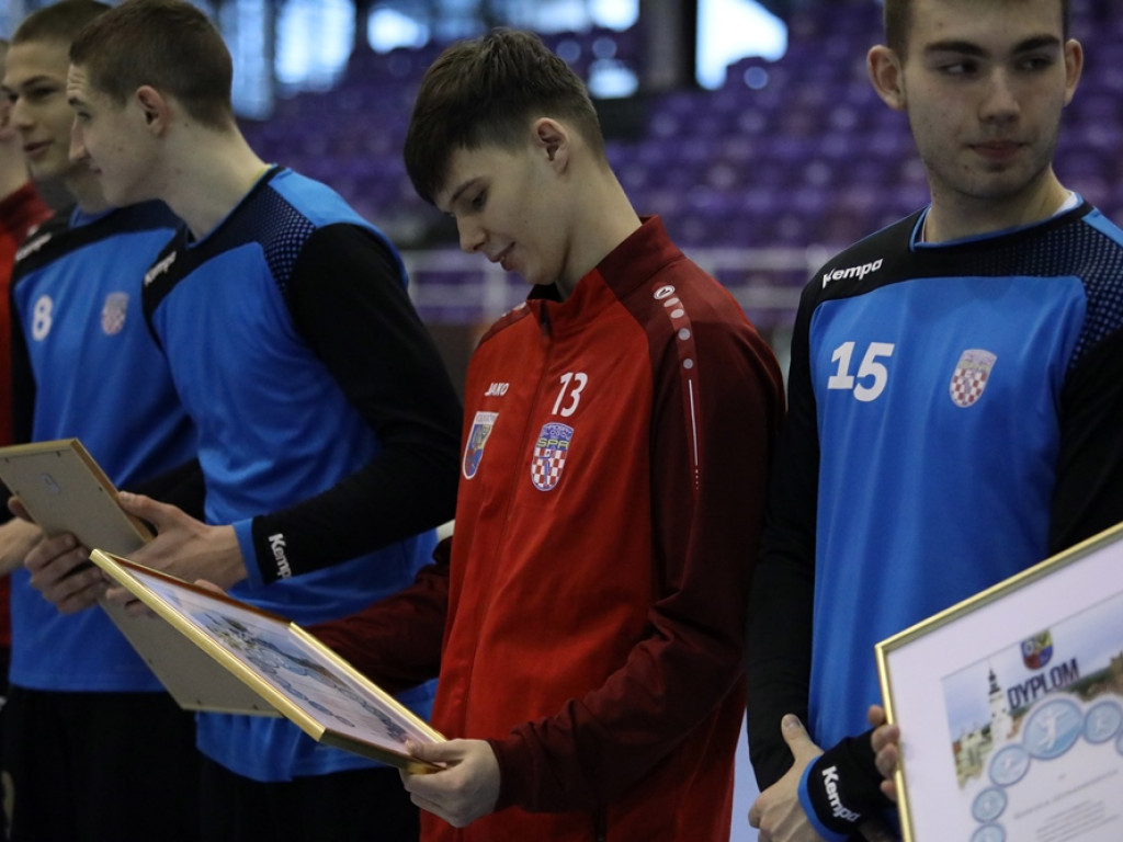 Młodzi szczypiorniści wyróżnieni! Dyplomy za sportowe osiągnięcia