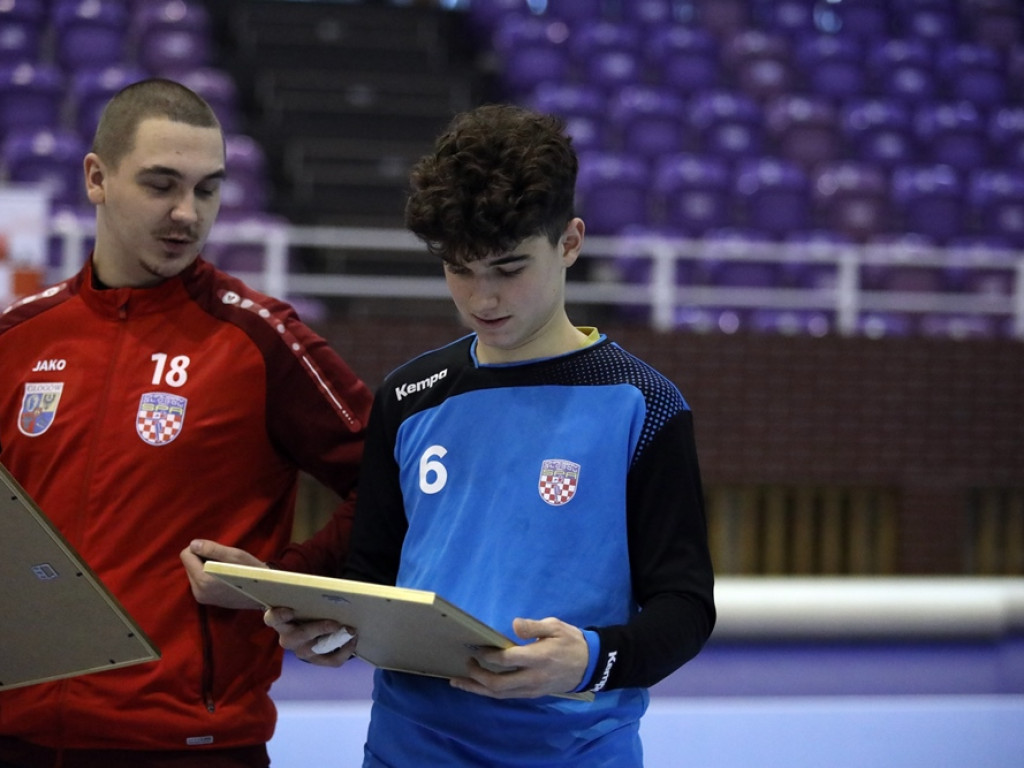 Młodzi szczypiorniści wyróżnieni! Dyplomy za sportowe osiągnięcia