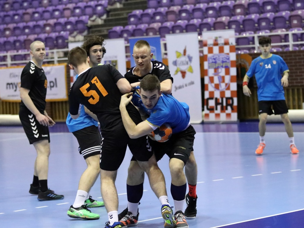 Jeden krok od awansu! Juniorzy Chrobrego zdemolowali Zagłębie