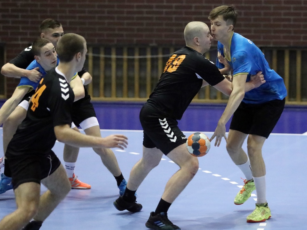 Jeden krok od awansu! Juniorzy Chrobrego zdemolowali Zagłębie