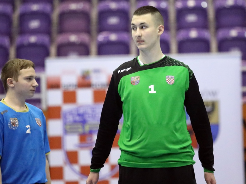 Piękna bramka Słupskiego! Wygrana juniorów rzutem na taśmę