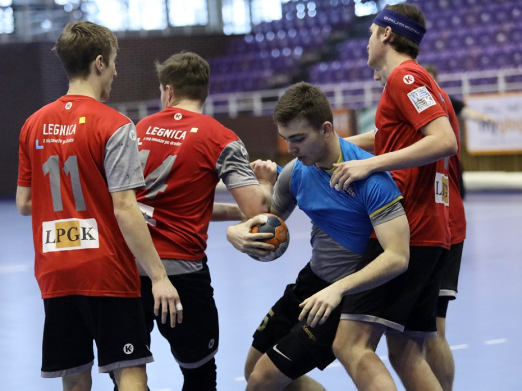 Piękna bramka Słupskiego! Wygrana juniorów rzutem na taśmę