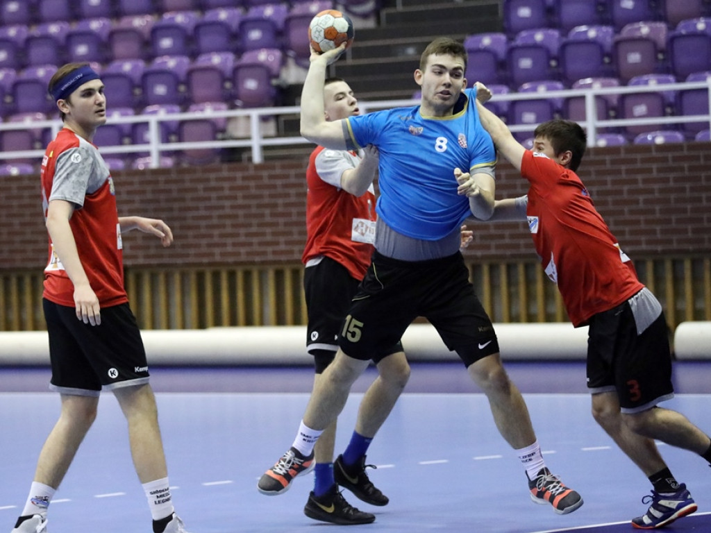 Piękna bramka Słupskiego! Wygrana juniorów rzutem na taśmę