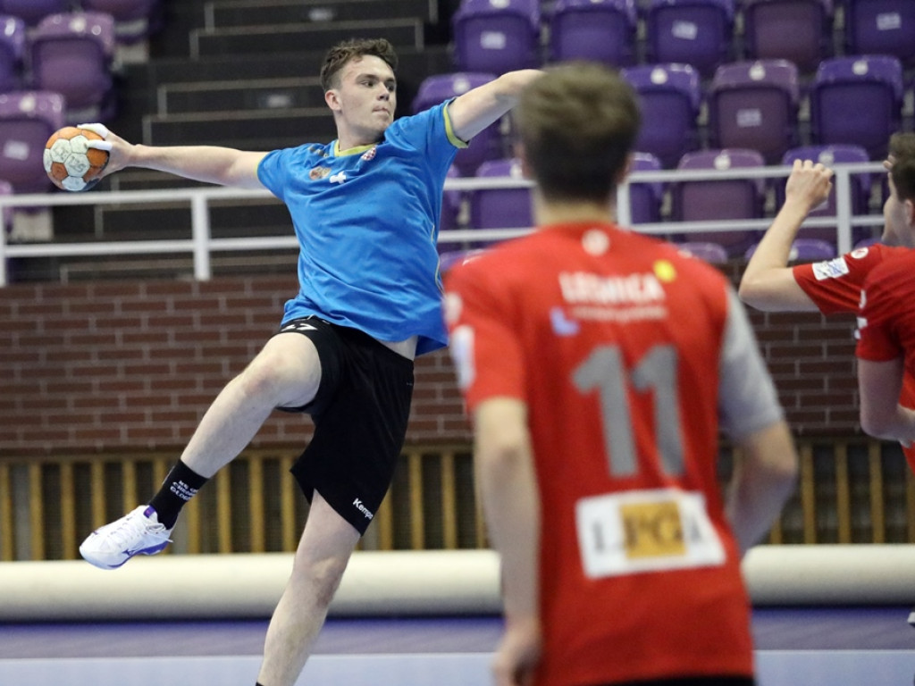 Piękna bramka Słupskiego! Wygrana juniorów rzutem na taśmę