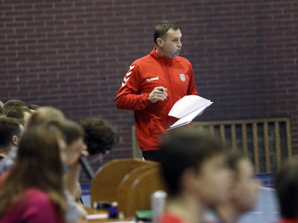 Piękna bramka Słupskiego! Wygrana juniorów rzutem na taśmę